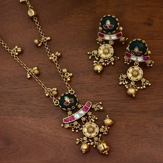 Pendant & Necklace