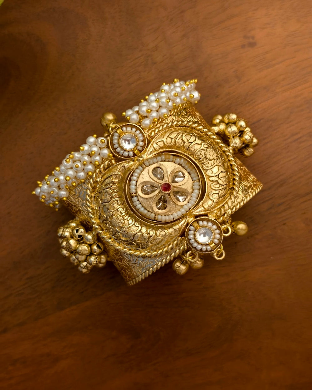Daisy Golden Kada
