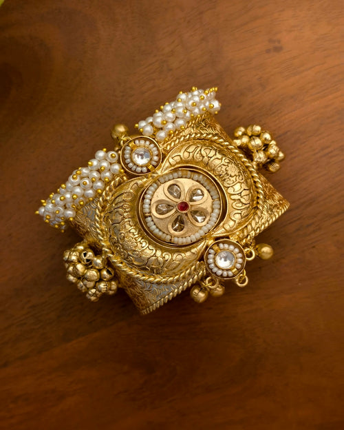 Daisy Golden Kada