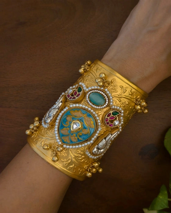 Siara Handmade Golden Bangle
