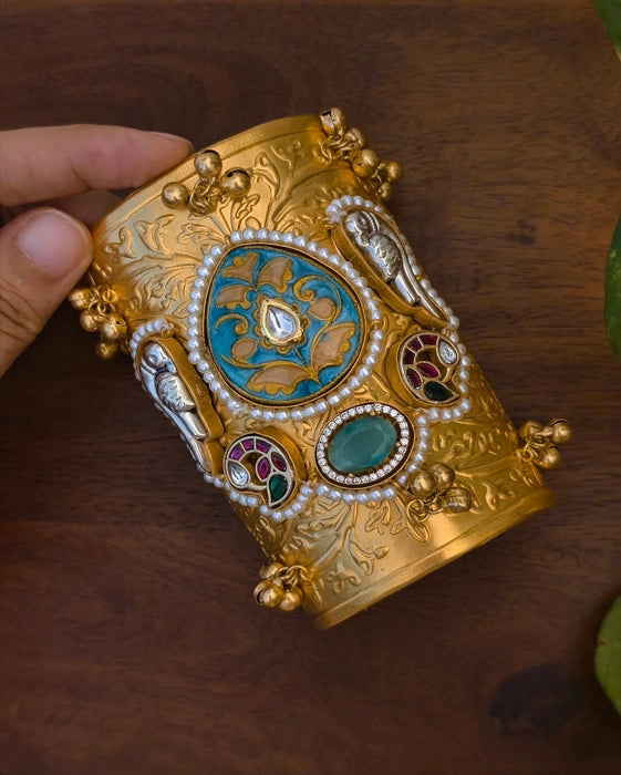 Siara Handmade Golden Bangle
