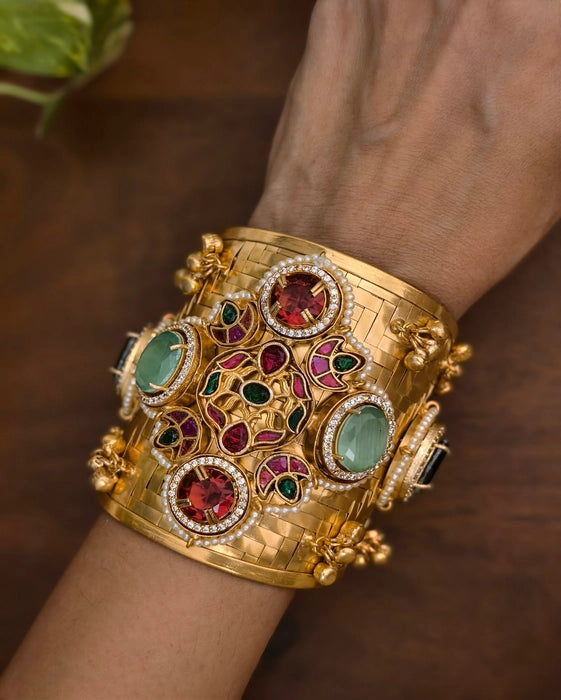 Tulsi Golden Kada
