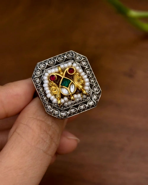 Anika Kundan Ring