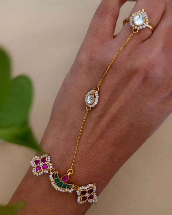 Sanya Kundan Hathphool
