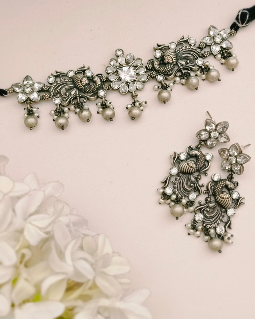 Vyanjana Chokers