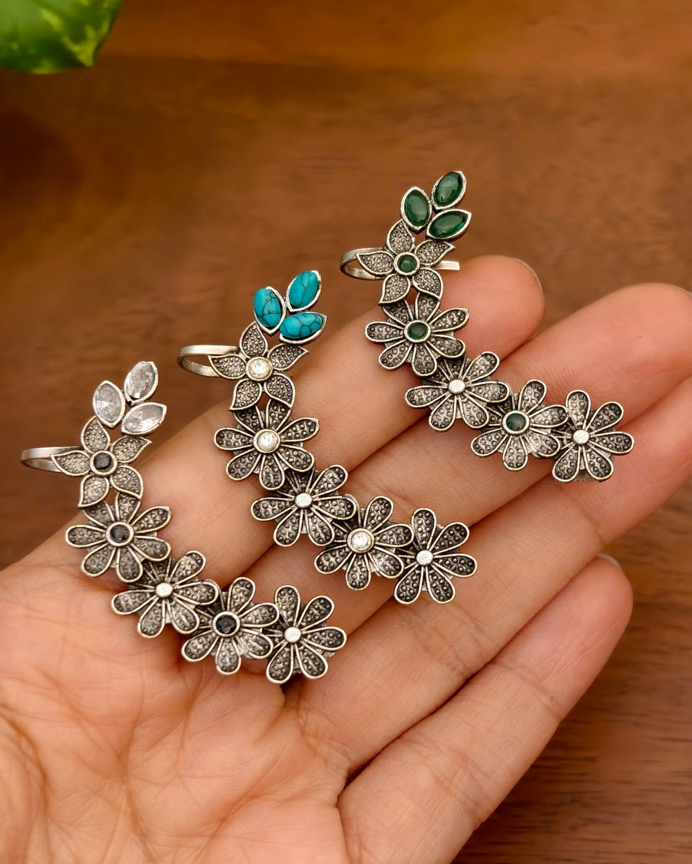 Saina Earcuff