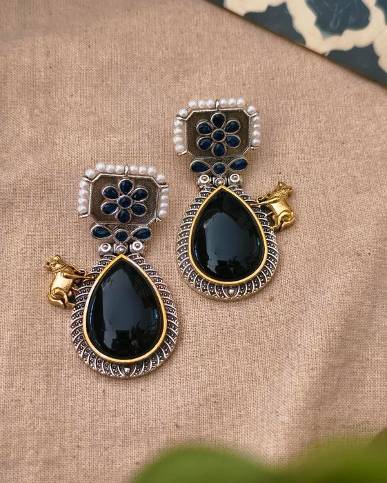 Aashvi Dual tone Danglers