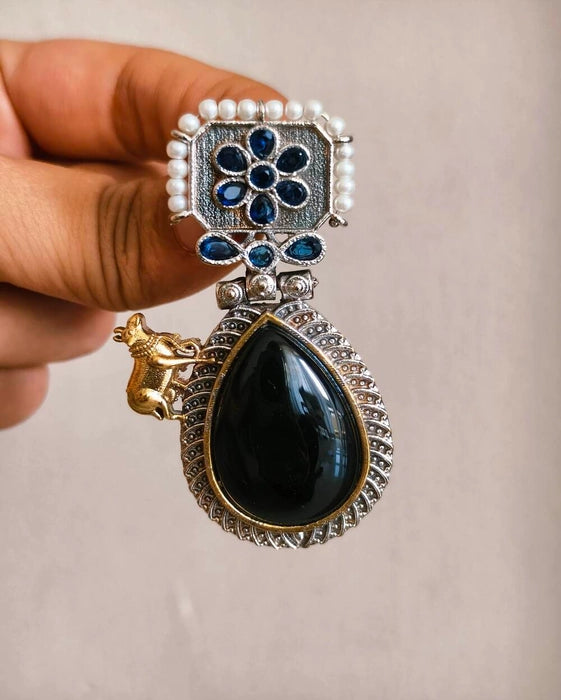 Aashvi Dual tone Danglers