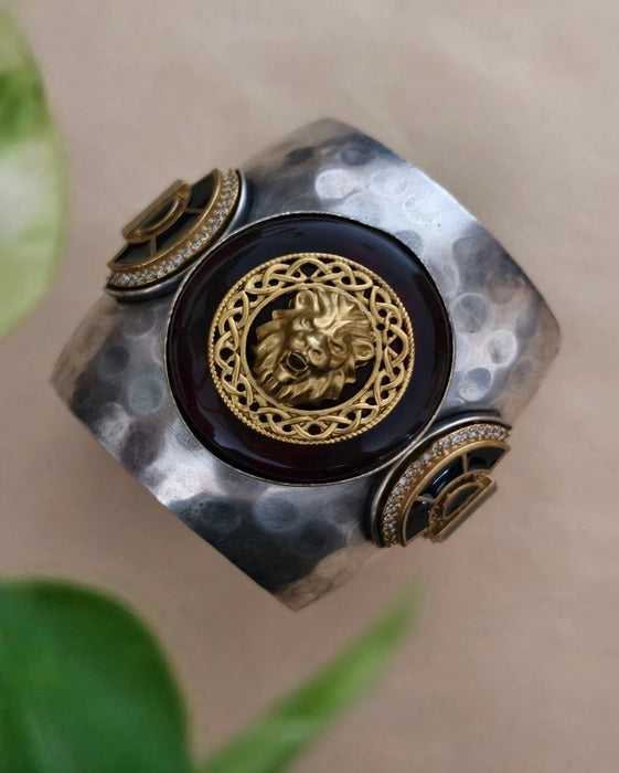 Singha Bangle