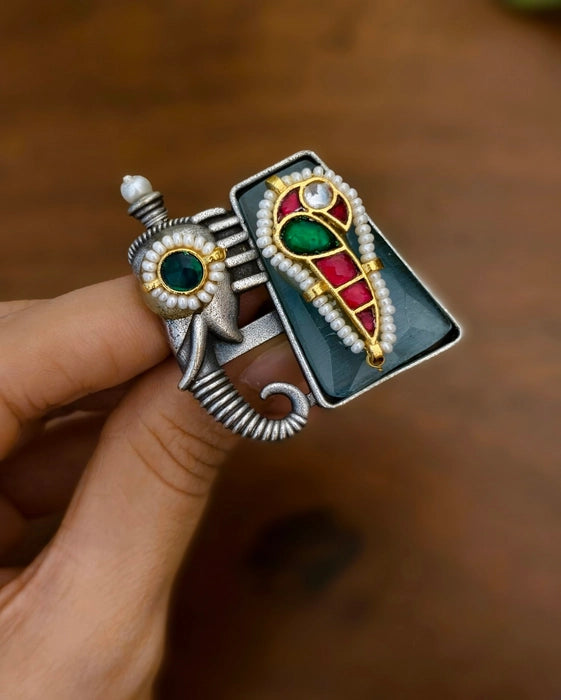 Riyanshika Kundan Ring