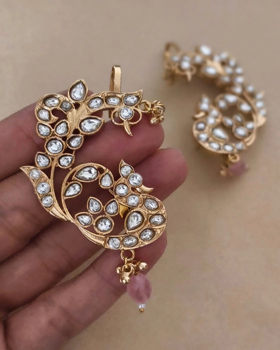 Navya Golden Earcuff