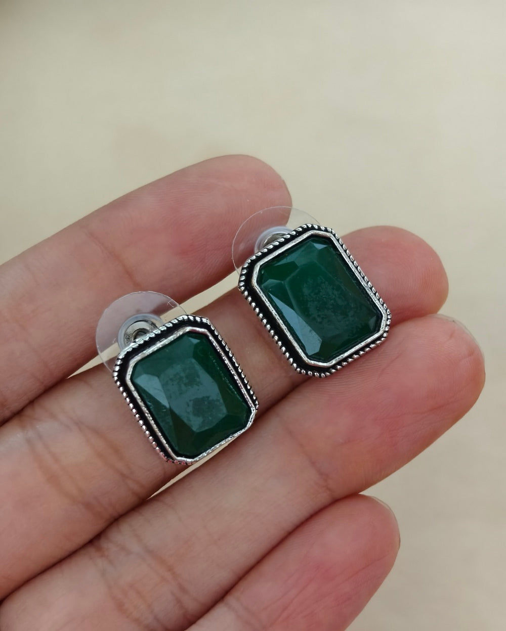 Niti Stone Stud