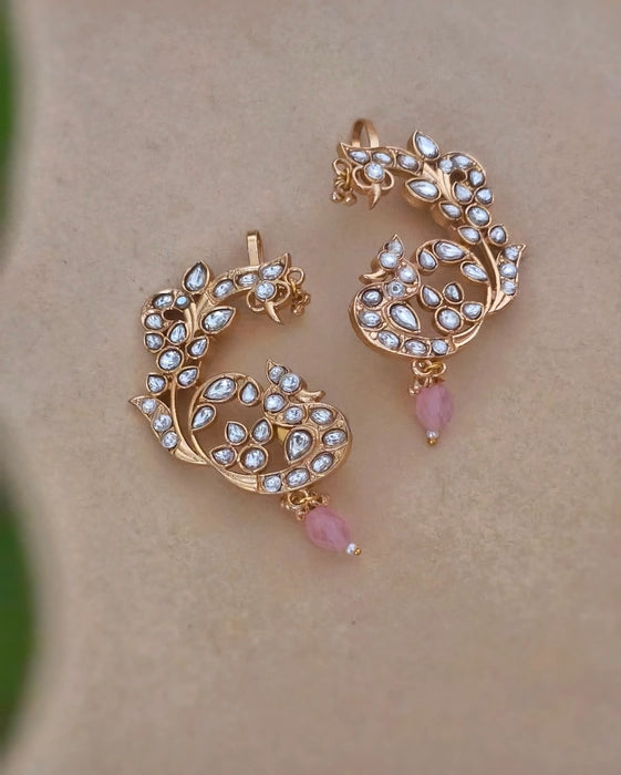 Navya Golden Earcuff