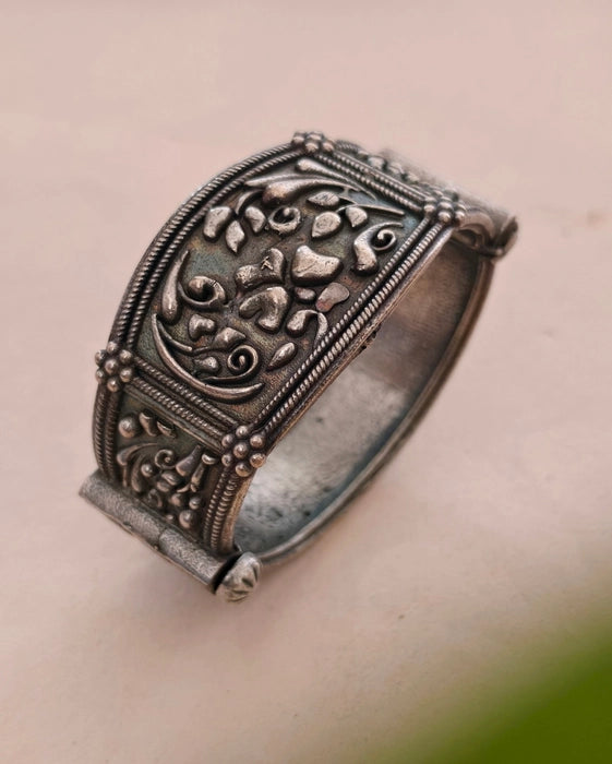 Sailee Bangles