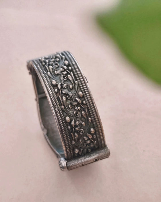 Sailee Bangles
