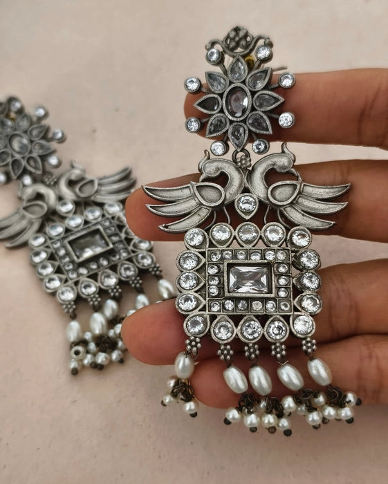Madhuri Danglers