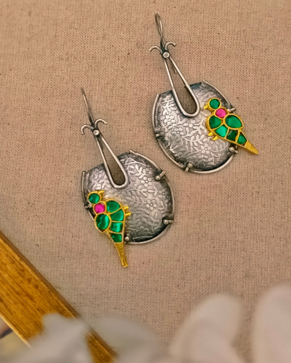 Soumya Dual tone Hooks