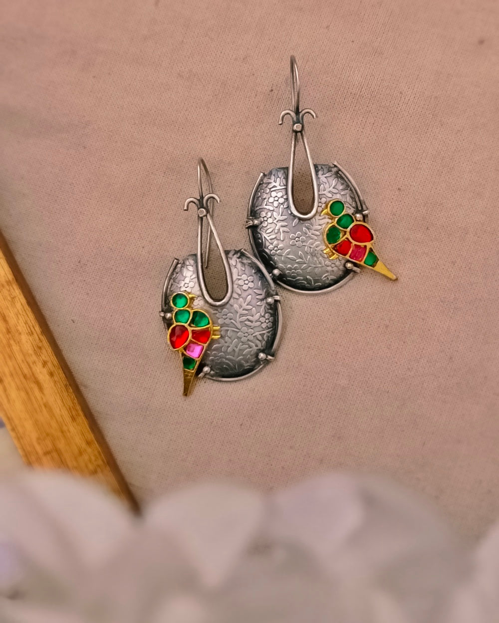 Soumya Dual tone Hooks