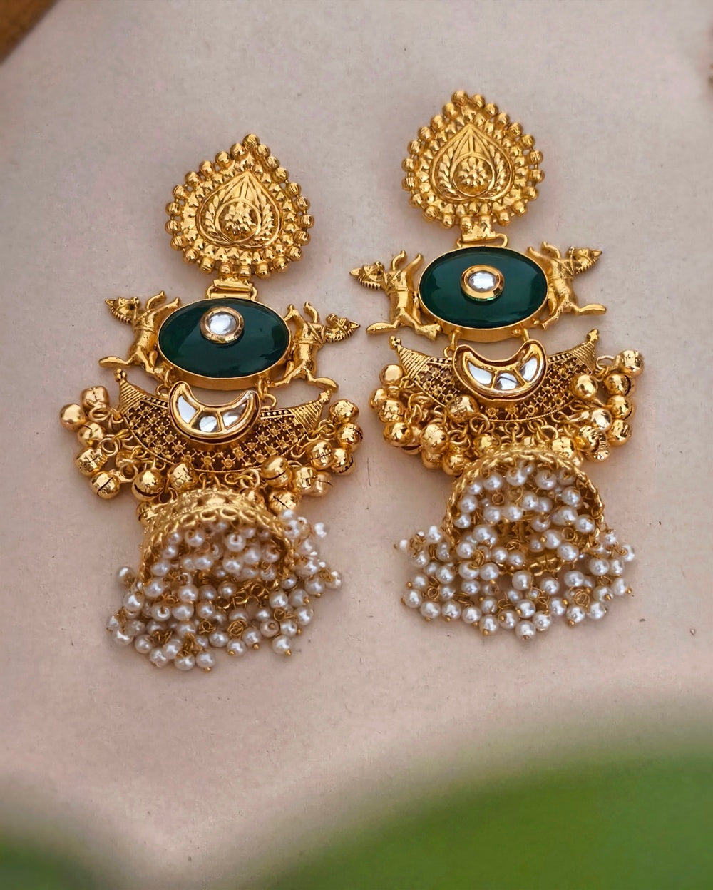 Oviya Golden Jhumki
