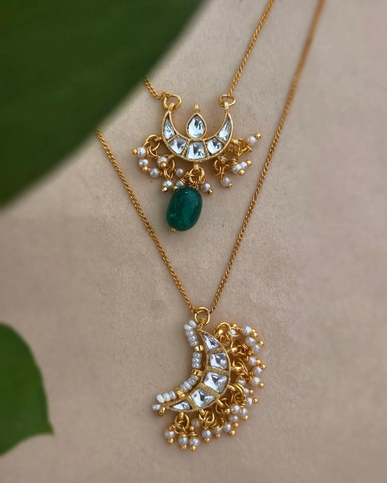 Tvesa Golden Pendant