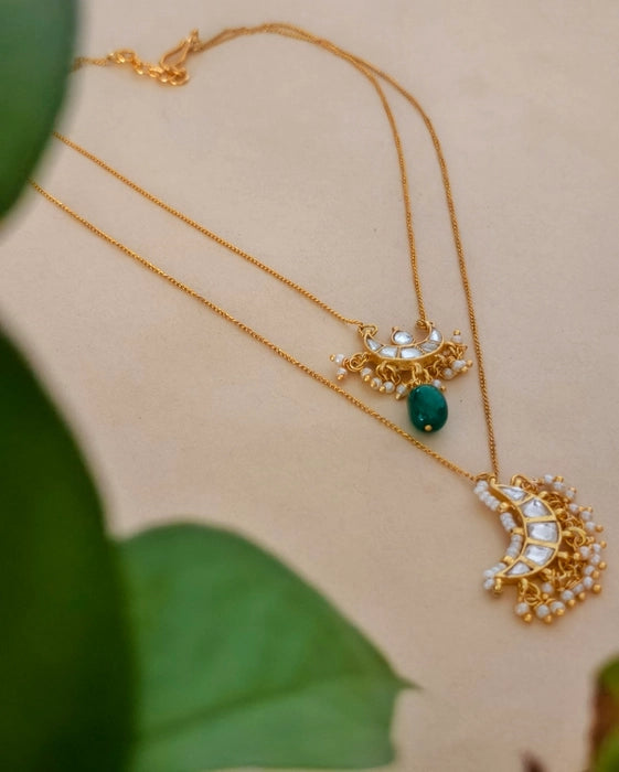 Tvesa Golden Pendant