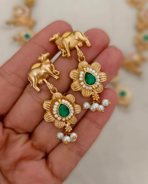 Sunehri Nandi Golden Necklace