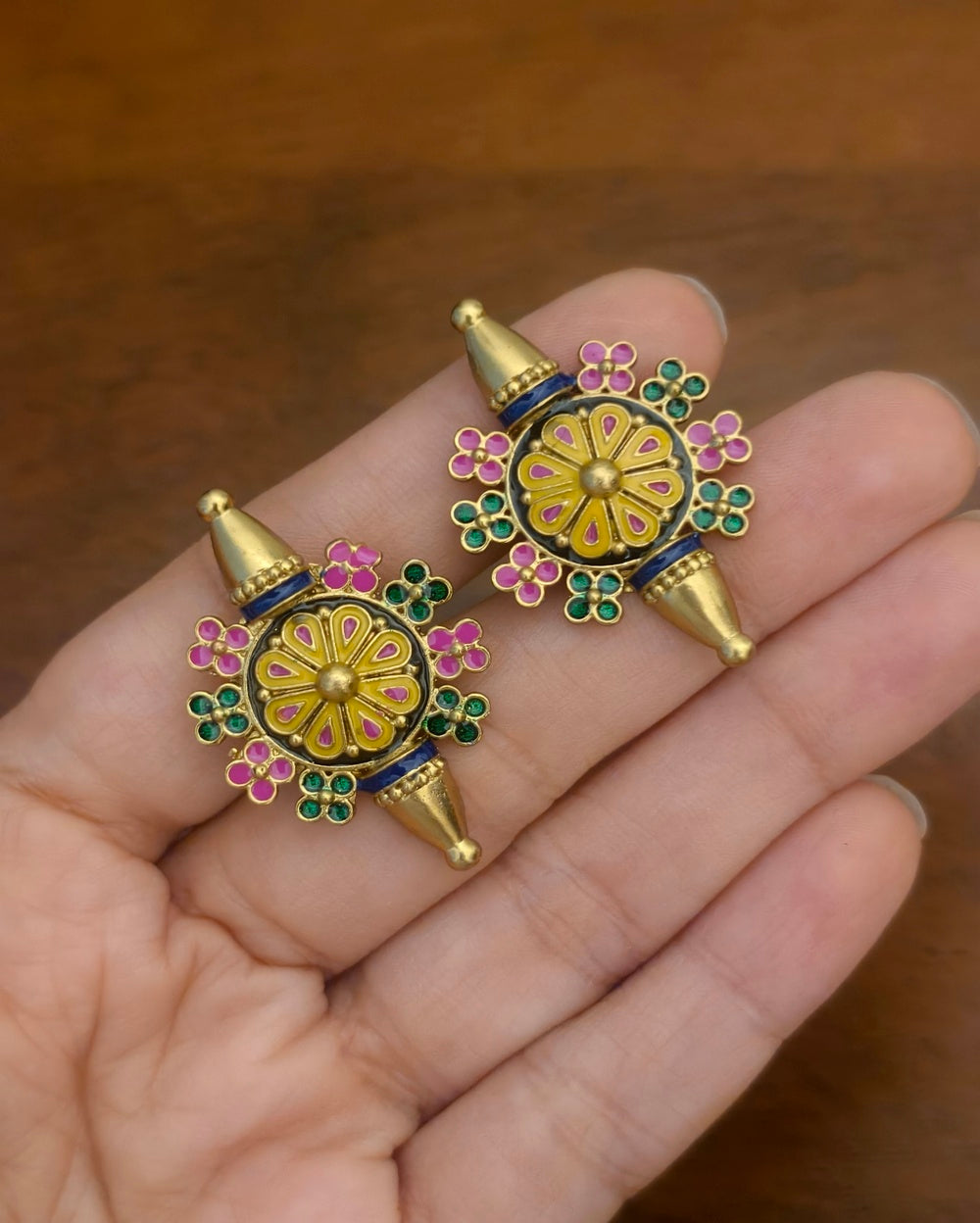 Faisley Golden Studs
