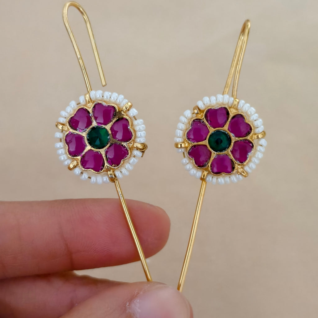 Naina Needle Earcuff