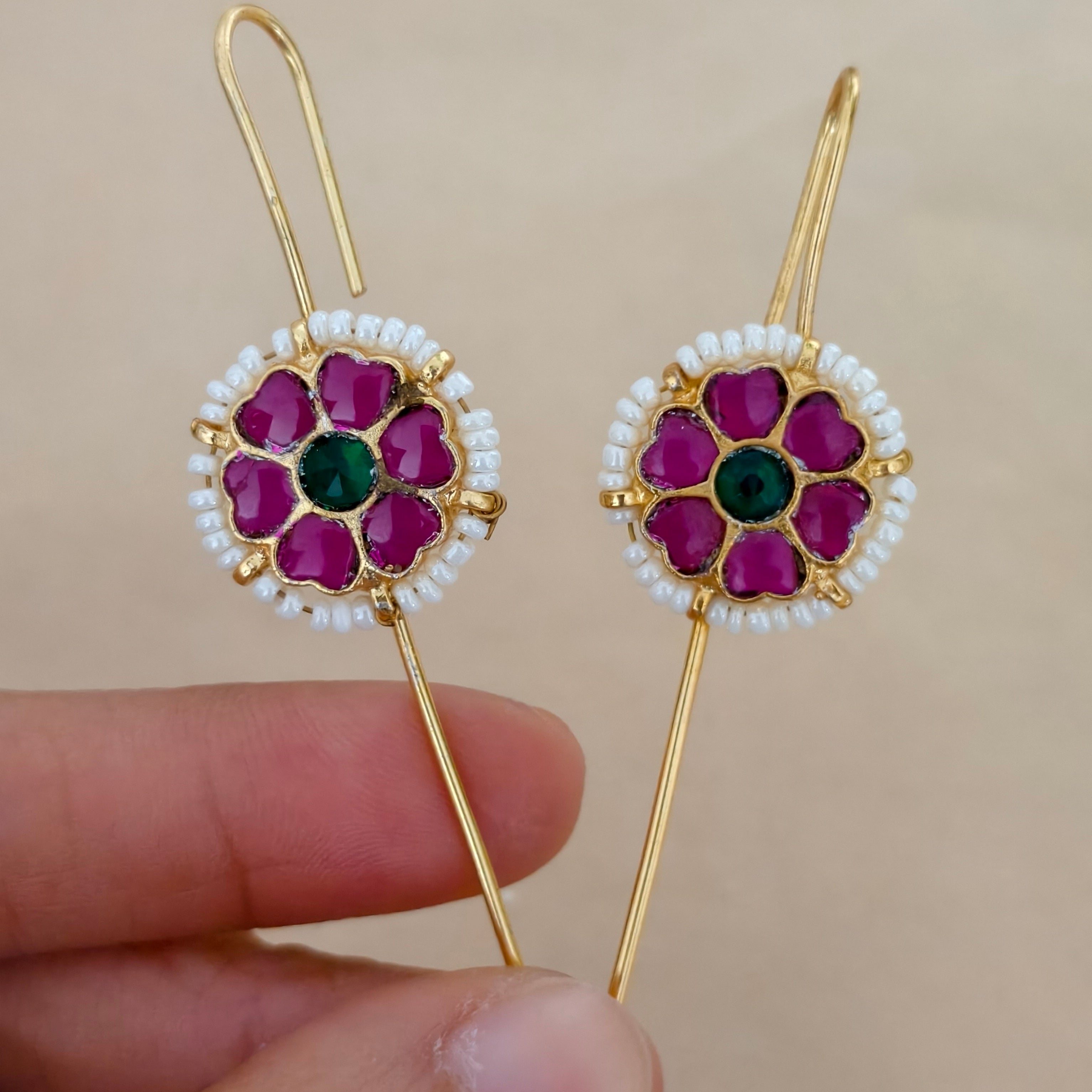 Naina Needle Earcuff