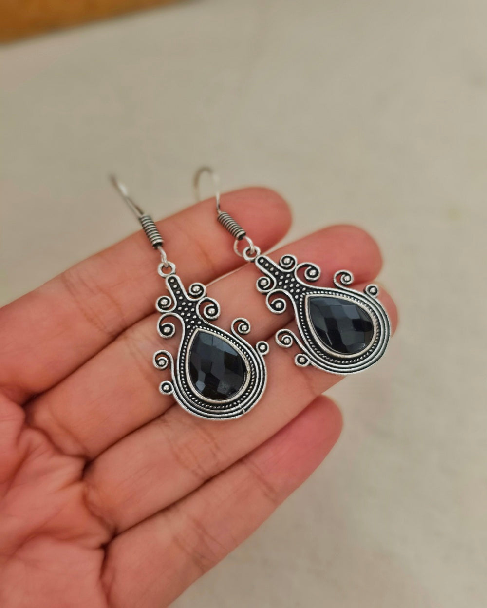 Tanvi Stone Hook