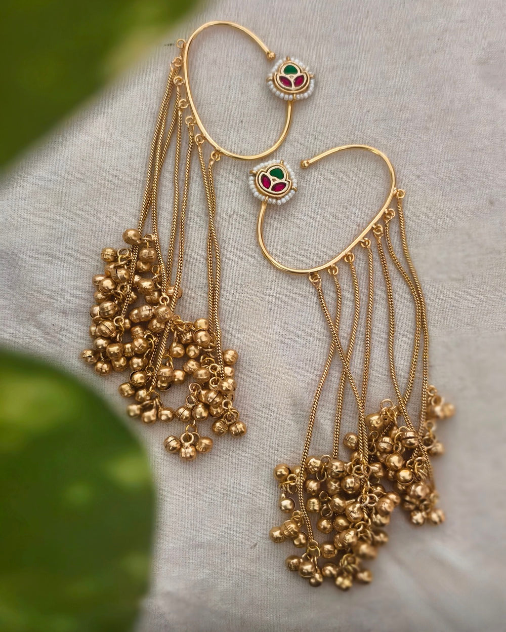 Hasrat Clip-on Golden Earcuff