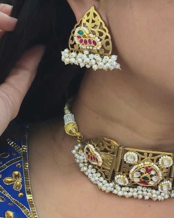 Yuvika Golden Choker