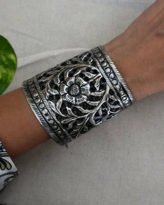 Nafisa Bangle