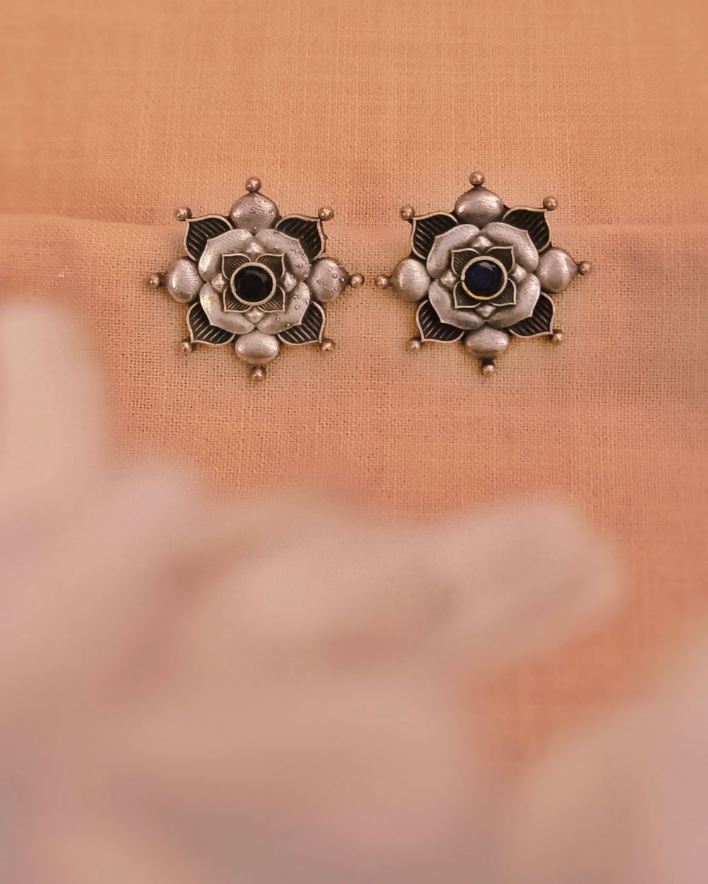 Odika Studs