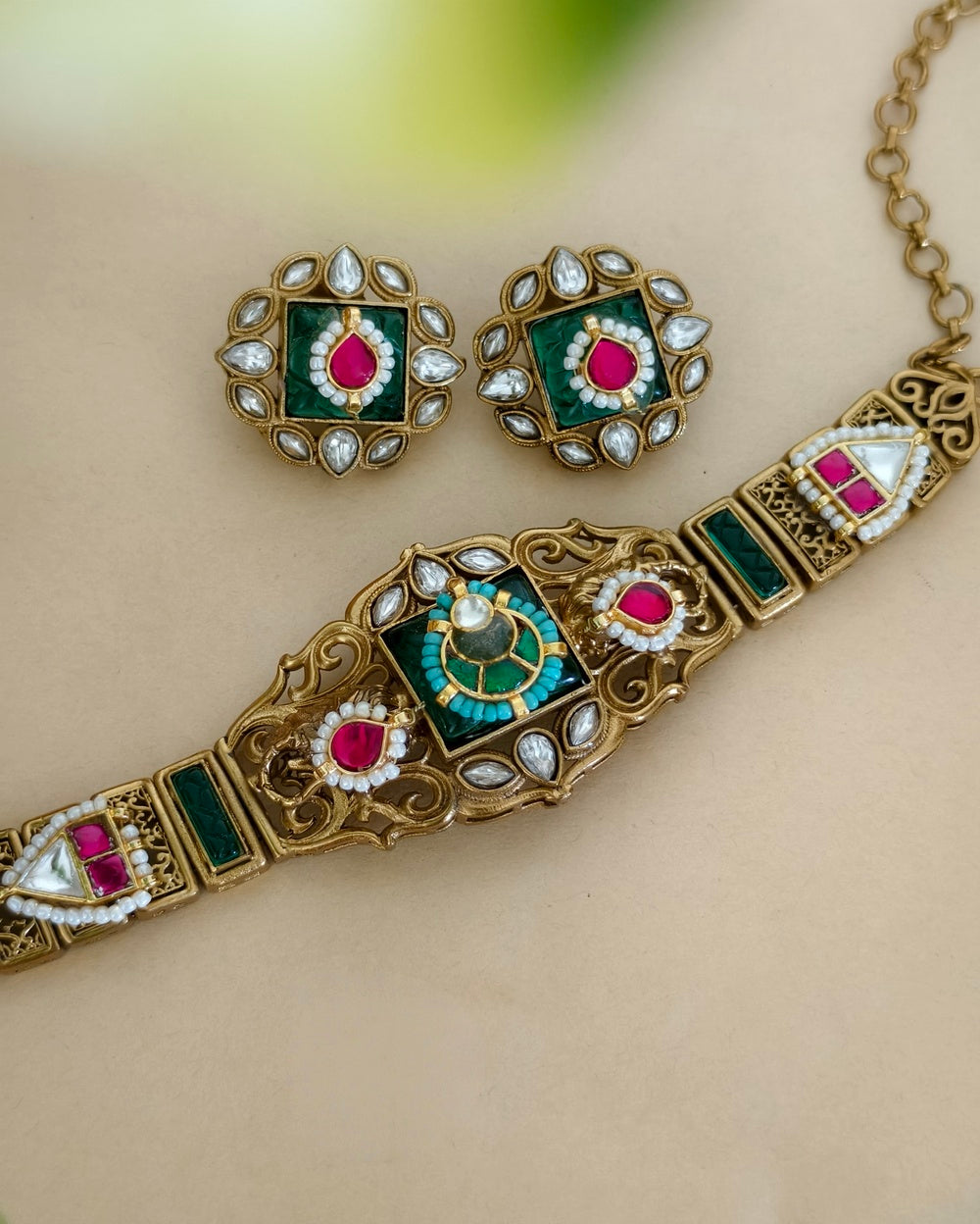 Kainat Golden Choker
