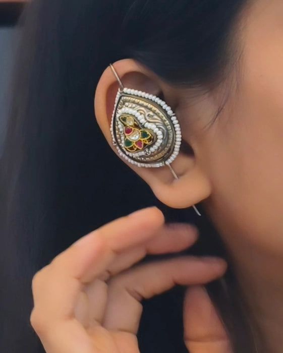 Pranavi Needle Earcuff