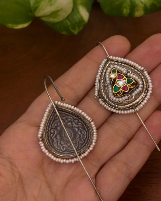 Pranavi Needle Earcuff