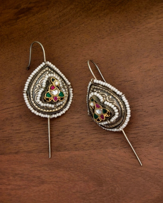 Pranavi Needle Earcuff