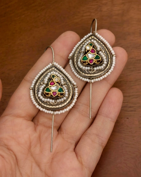 Pranavi Needle Earcuff