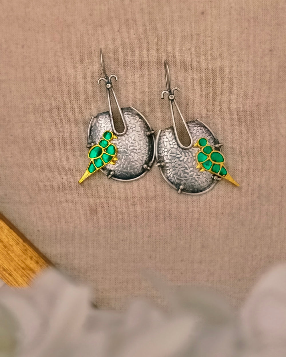 Soumya Dual tone Hooks