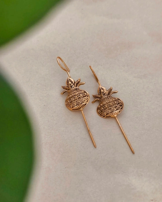 Charita Needle Earcuff