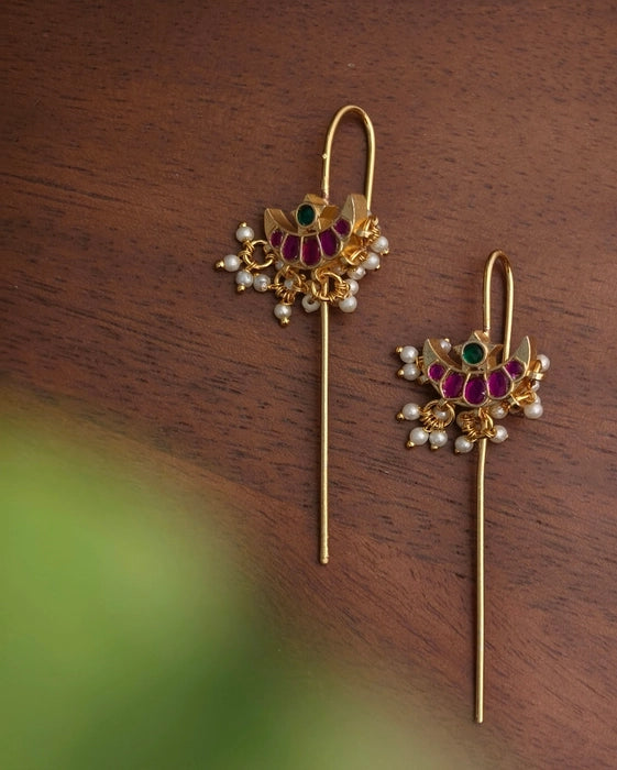 Chand Needle Earcuff