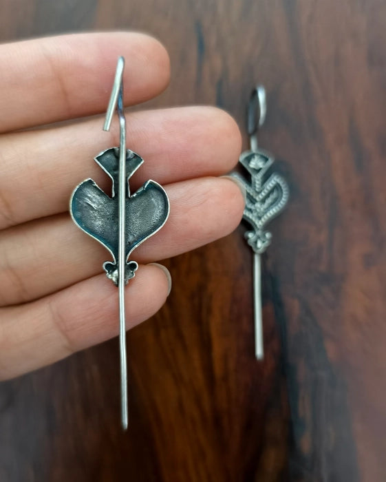 Bina Needle Earcuff