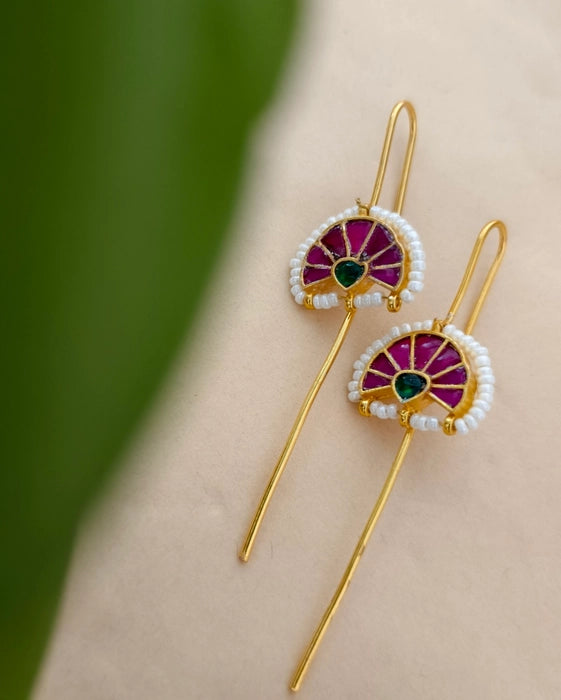 Kriti Needle Earcuff