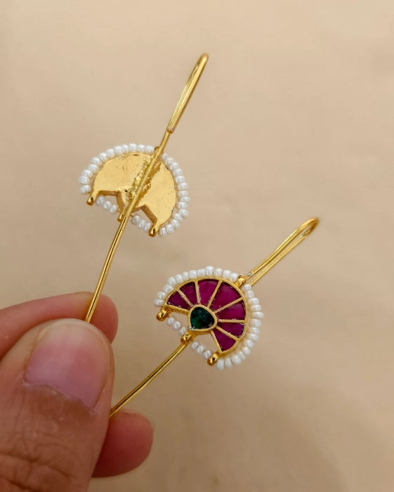 Kriti Needle Earcuff