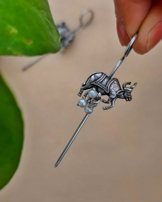 Nandi Needle Earcuff