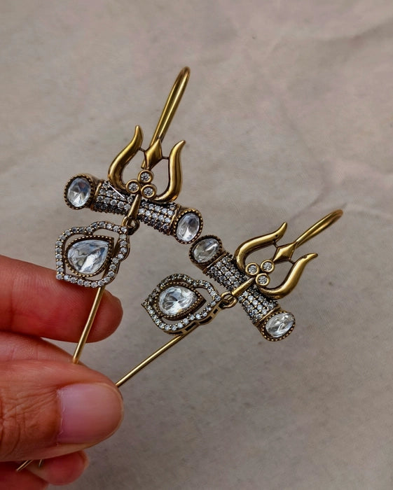 Celestial Trishul Needle earcuff