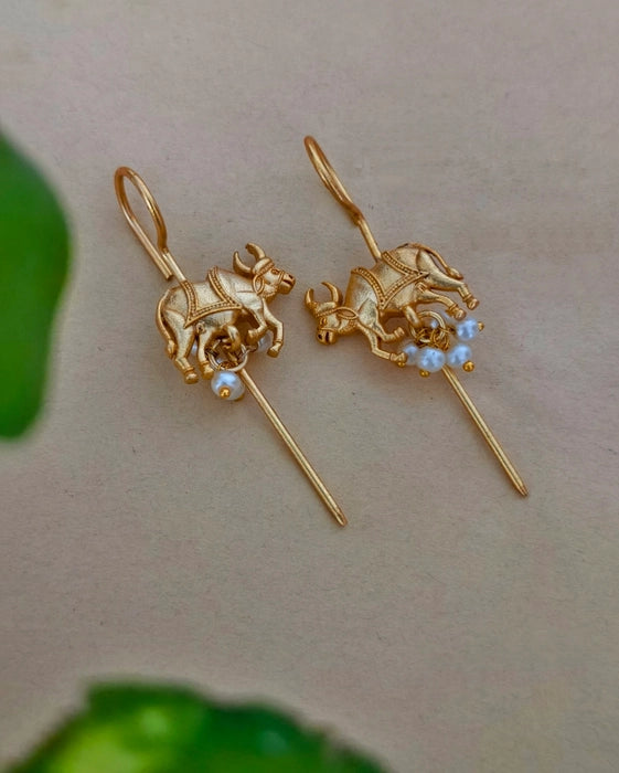 Nandi Golden Needle Earcuff