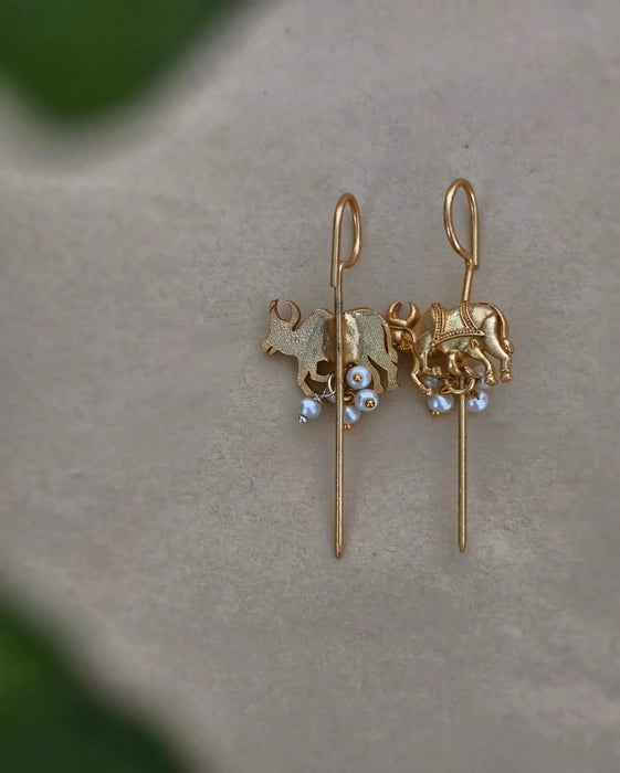 Nandi Golden Needle Earcuff