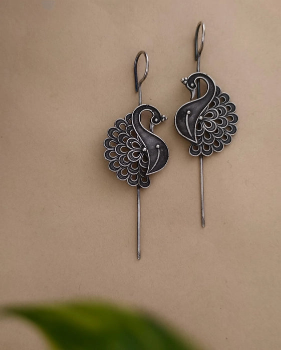 Moynaa Needle Earcuff